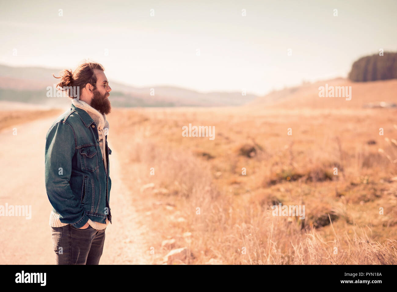 Person standing field field hi-res stock photography and images - Alamy