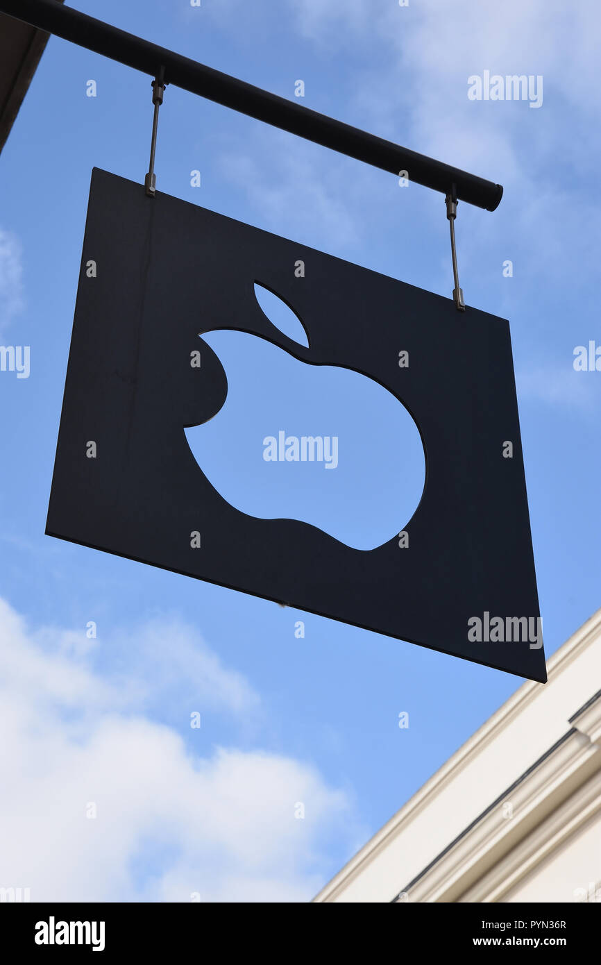 Apple Store Sign, Covent Garden Piazza, London. UK Stock Photo Alamy
