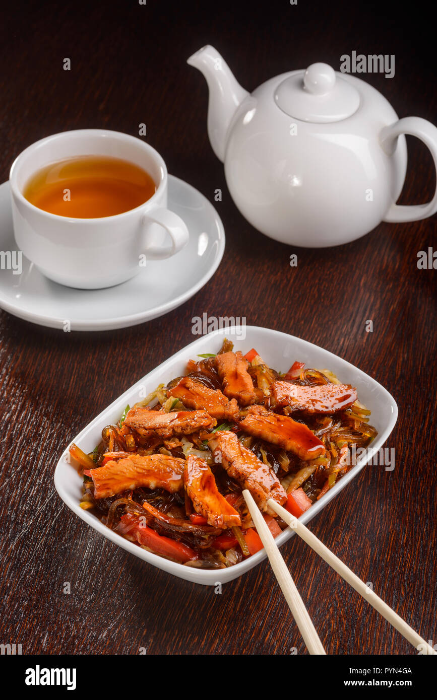 Rice noodles with chicken and veggies Stock Photo - Alamy