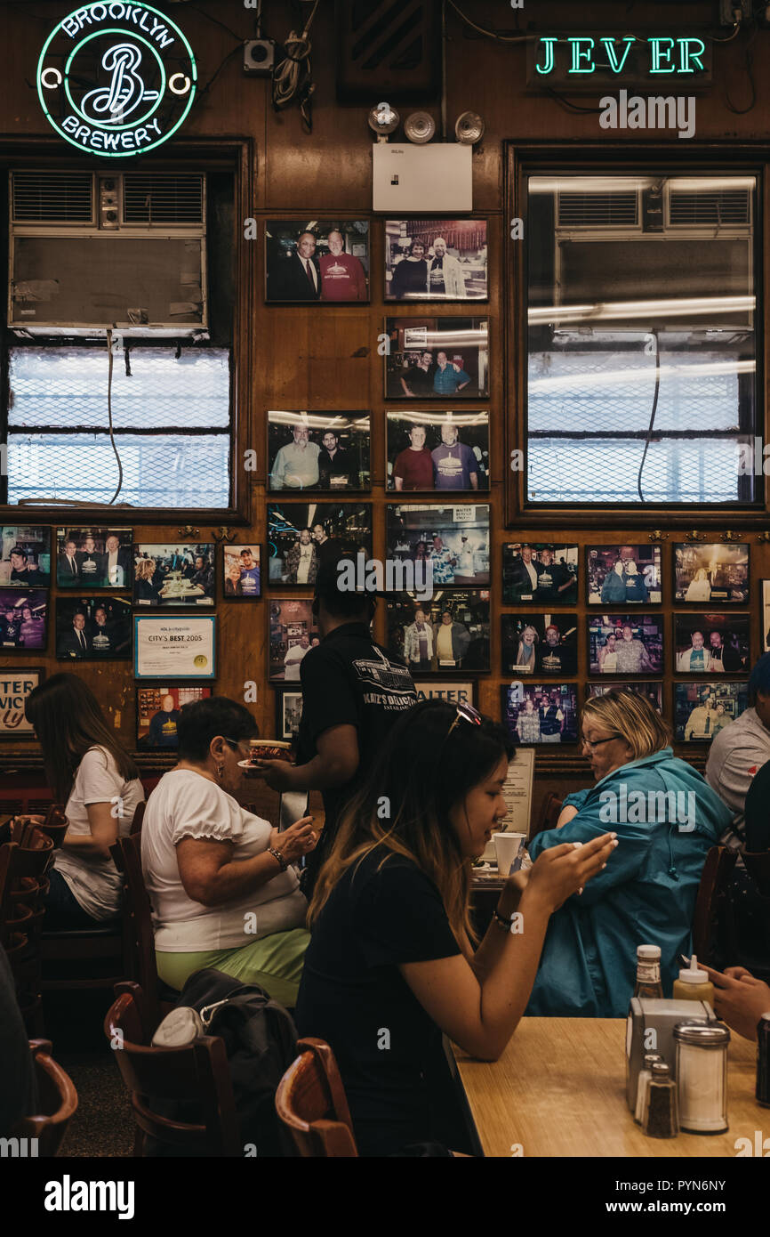 Katz deli interior High Resolution Stock Photography and Images Alamy
