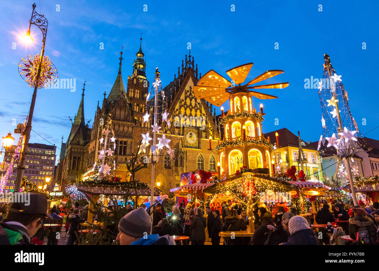 Christmas Market 2022 Wroclaw Wroclaw, Poland - Dec 8, 2017: Christmas Market On Market Square (Rynek) In  Wroclaw, Poland. One Of Poland's Best And Largest Christmas Markets, Stret  Stock Photo - Alamy