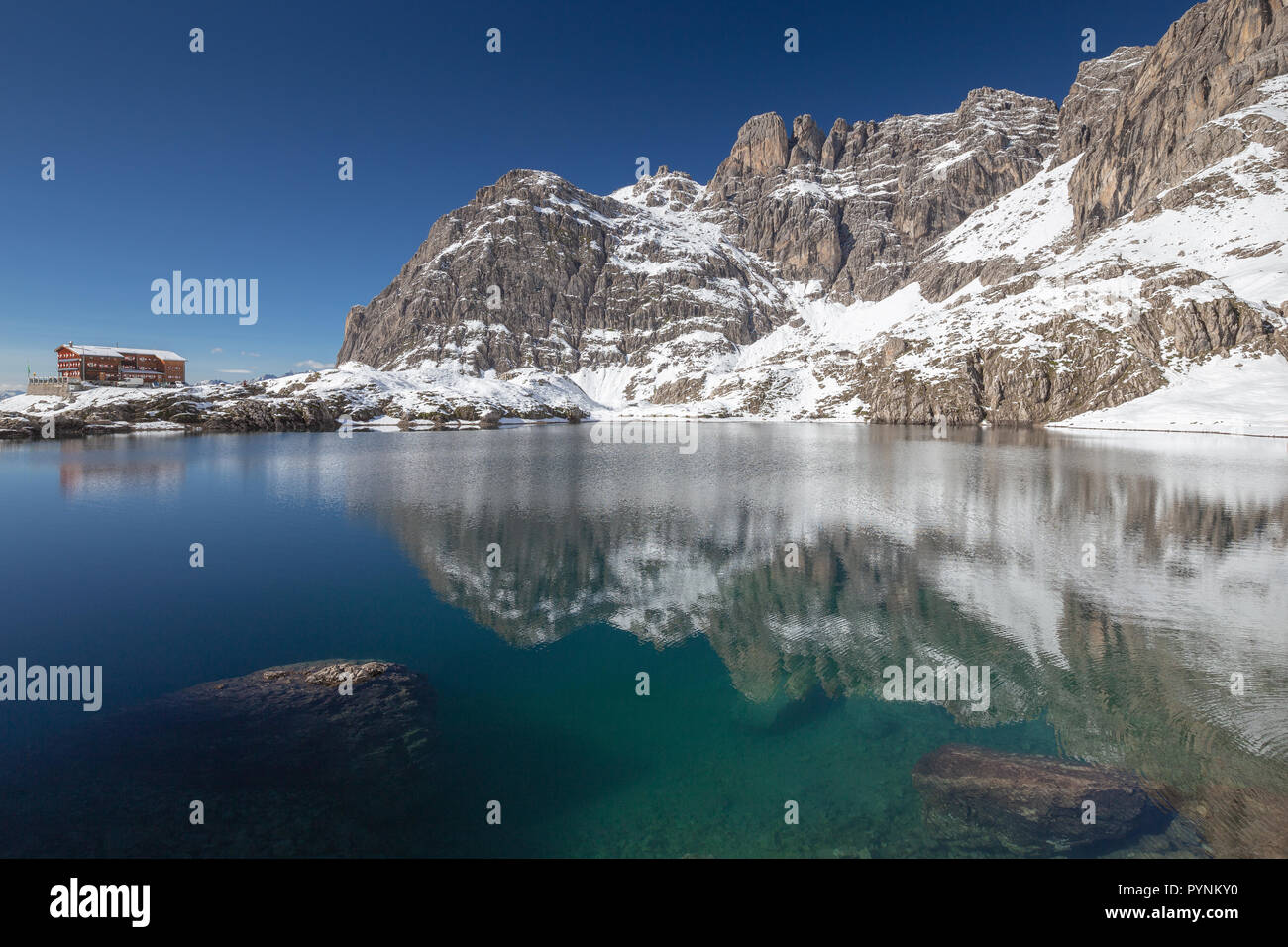 Laserzsee lake. Karlsbaderhütte alpine refuge. Lienzer Dolomiten. Austrian Alps. Europe. Stock Photo