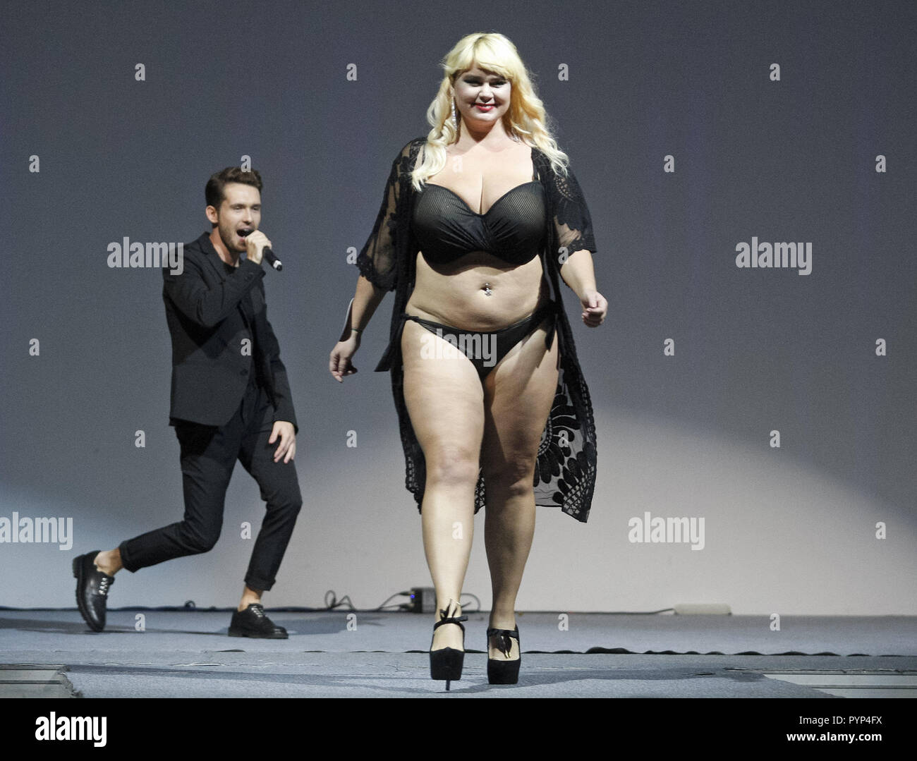 Personlig Talje Forholdsvis Kiev, Ukraine. 29th Oct, 2018. A contestant competes during the ''Miss  Ukraine Plus Size'' beauty pageant in Kiev, Ukraine, 29 October, 2018. 22  female contestants competed in the contest, the first held