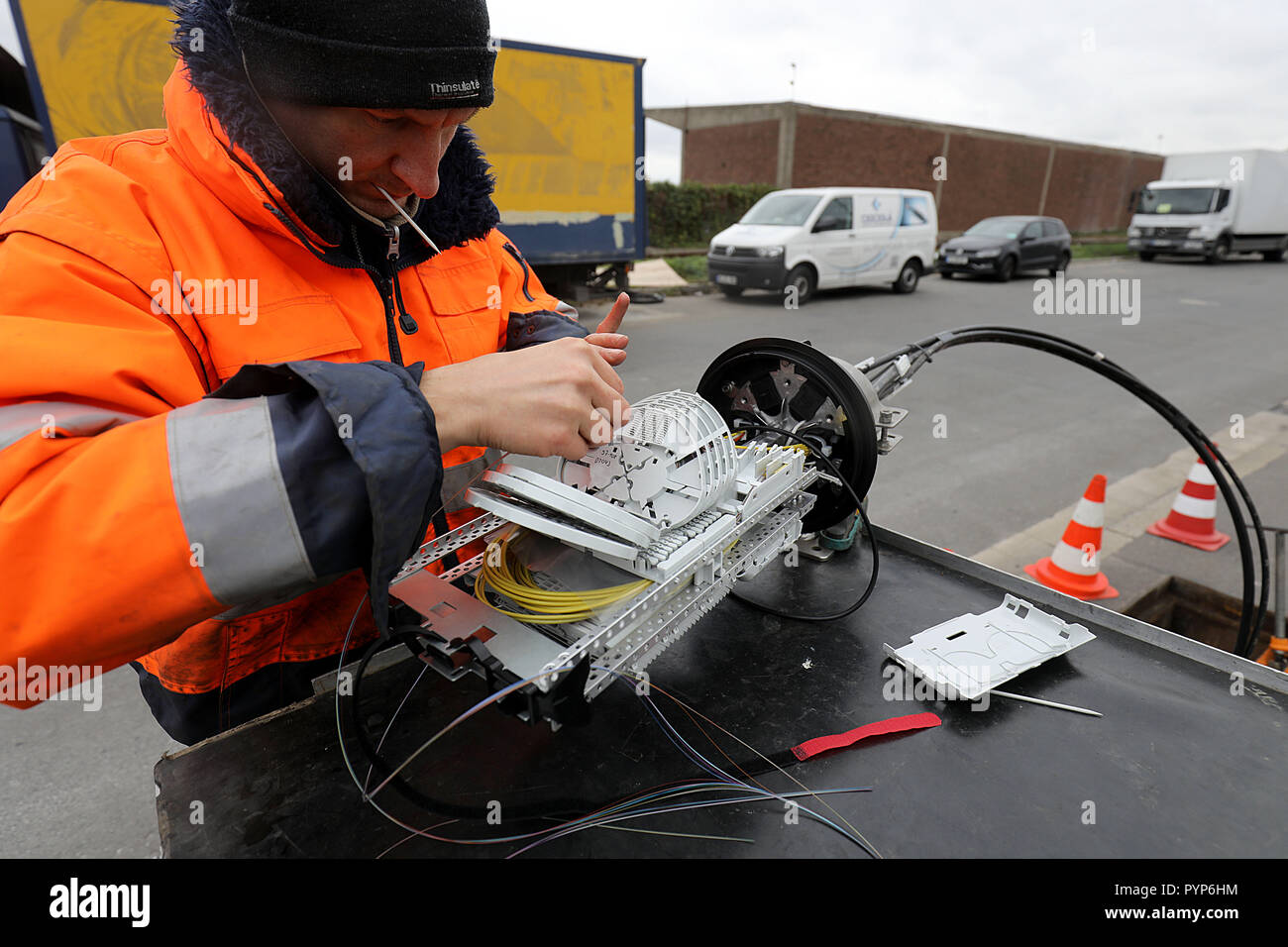 Neuss, Germany. 29th Oct, 2018. A technician connecting fiber optic cables.  Vodafone has put its first