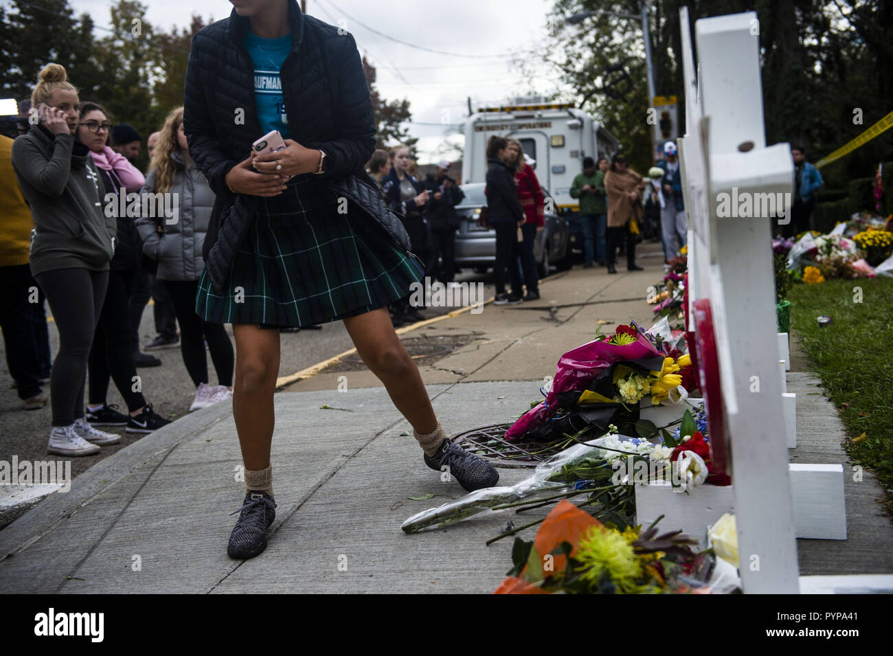 Pittsburgh, Pennsylvania, USA. 29th Oct, 2018. Flowers and stones are placed on the memorials erected outside of the Tree of Life Synagogue in Squirrel Hill. Members of Pittsburgh and the Squirrel Hill community pay their respects at the memorial to the 11 victims of the Tree of Life Synagogue massacre perpetrated by suspect Robert Bowers on Saturday, October 27. Credit: Matthew Hatcher/SOPA Images/ZUMA Wire/Alamy Live News Stock Photo