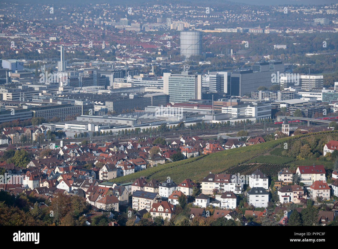 Stuttgart Germany 17th Oct 2018 The Mercedes Benz Plant Unterturkheim Of Daimler Ag Center Can Be Seen Behind Vineyards Credit Marijan Murat Dpa Alamy Live News Stock Photo Alamy