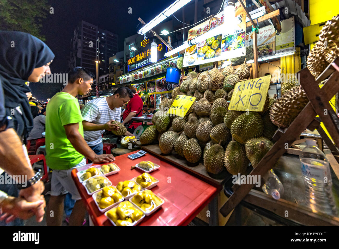 KUALA LUMPUR, 13 August 2018 - Customers looking and buying durian fruits, the emblematic Asian fruits at Jalan Alor street of Kuala Lumpur and Pasa m Stock Photo