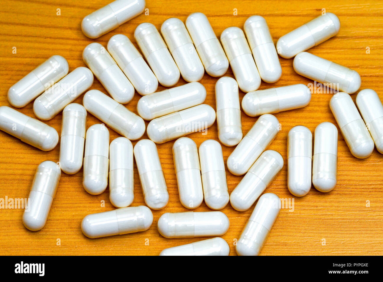 Bunch of plain white drug capsule pills Stock Photo - Alamy