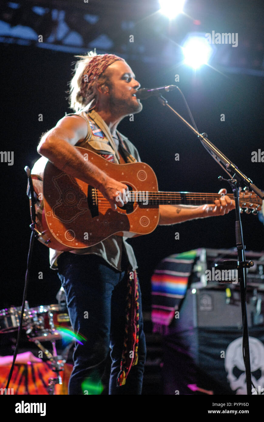 Xavier rudd stage hi-res stock photography and images - Alamy