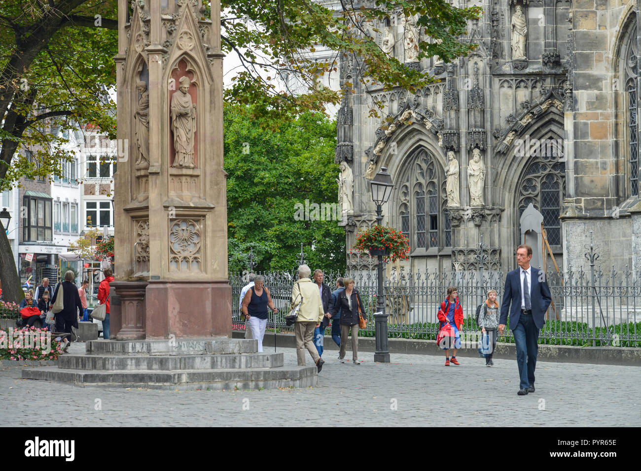Street scene, cathedral place, Old Town, Aachen, North Rhine-Westphalia, Germany, Strassenszene, Muensterplatz, Altstadt, Nordrhein-Westfalen, Deutsch Stock Photo