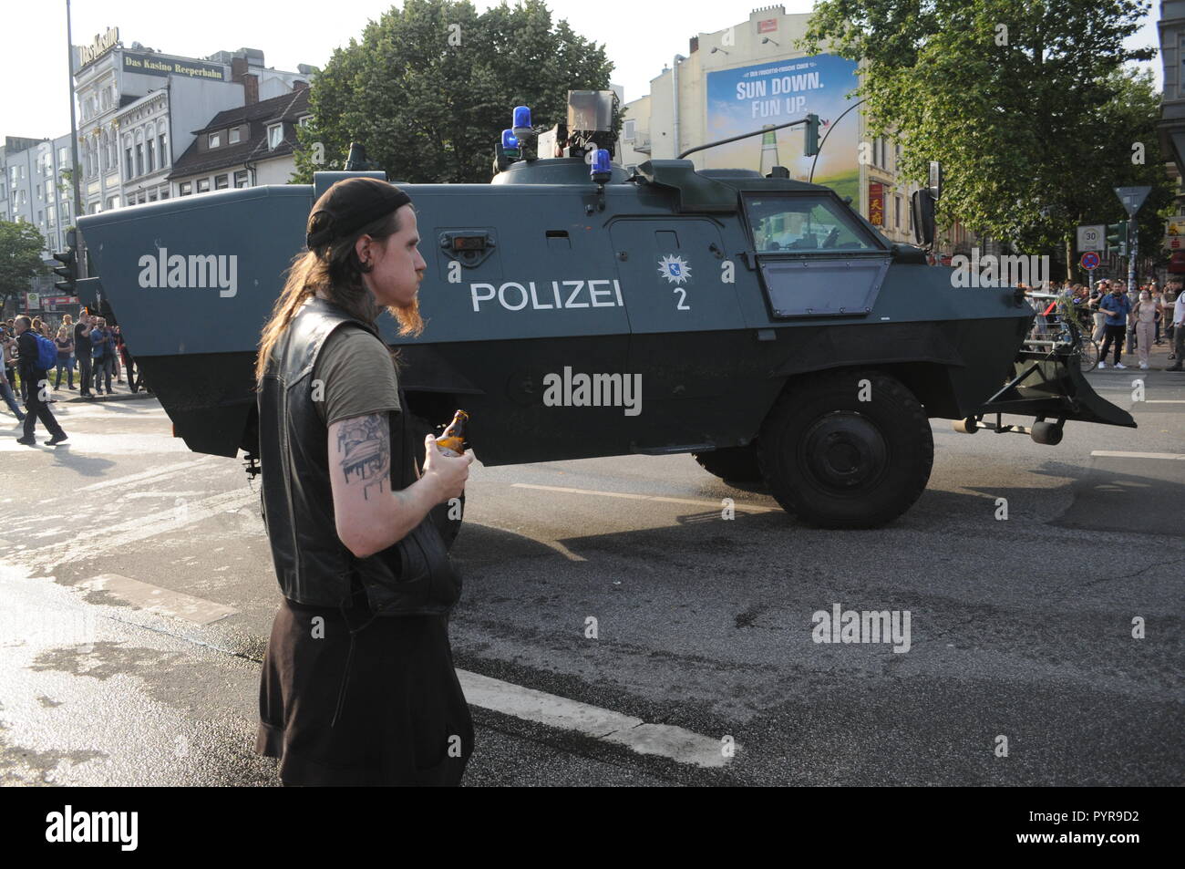 Anti G20 protest turn into violent urban riots in Hamburg, Germany Stock Photo