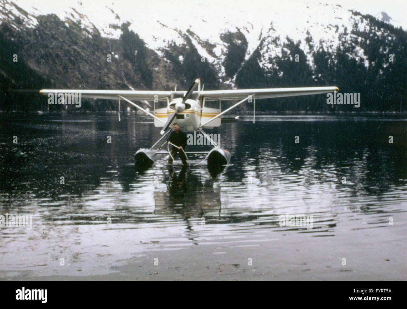 1970s plane landing in water hi-res stock photography and images - Alamy
