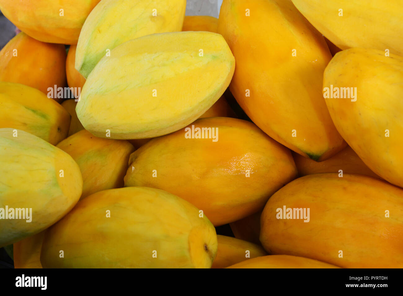 Wet mango leaf hi-res stock photography and images - Alamy