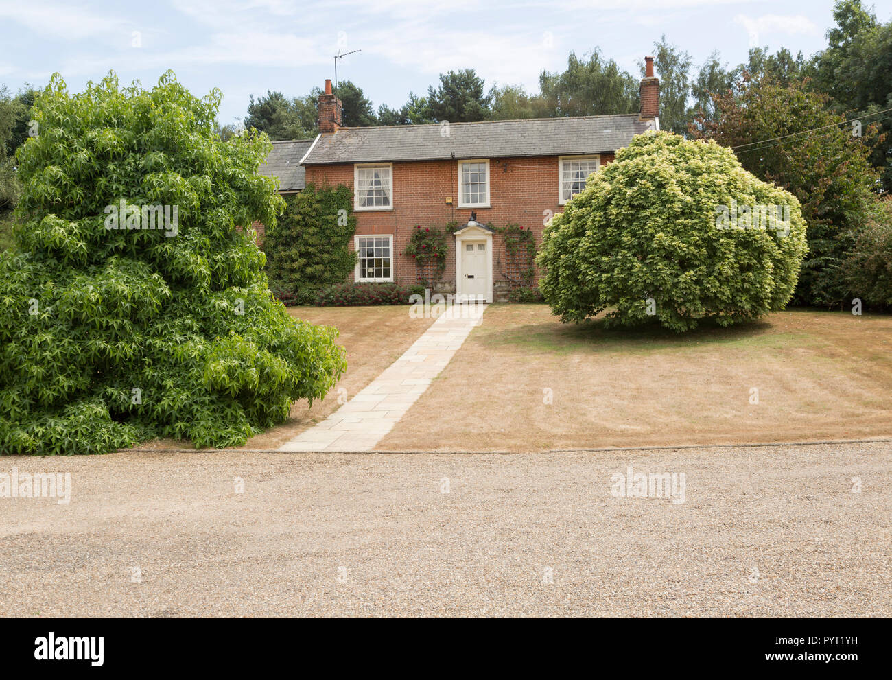 Lawn drought uk hi-res stock photography and images - Alamy