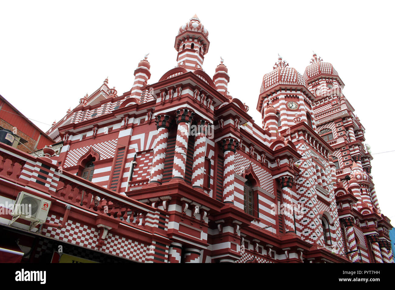 The interesting architecture of Red Mosque Jami-Ul-Alfar in Colombo ...