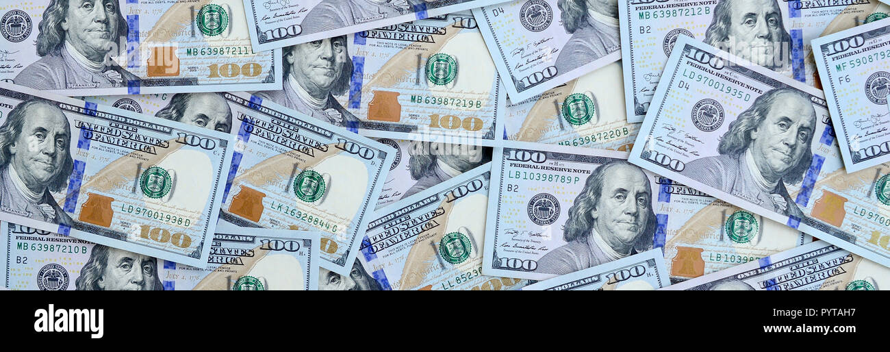 Ikke kompliceret Halvkreds komponent A large number of US dollar bills of a new design with a blue stripe in the  middle. Top view Stock Photo - Alamy