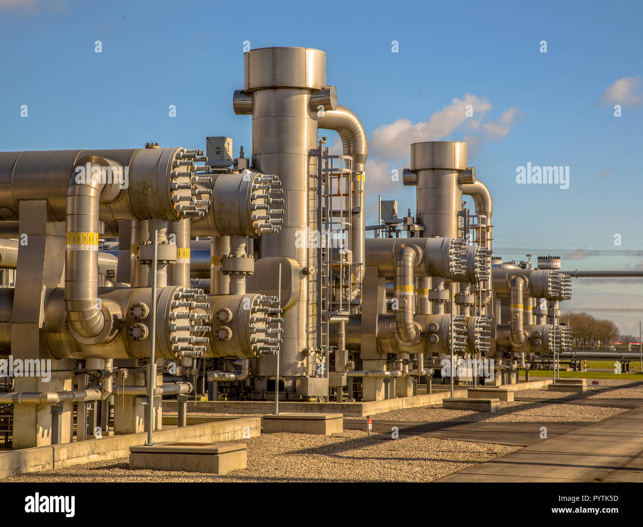 Refinery units on Natural gas field processing site Stock Photo - Alamy