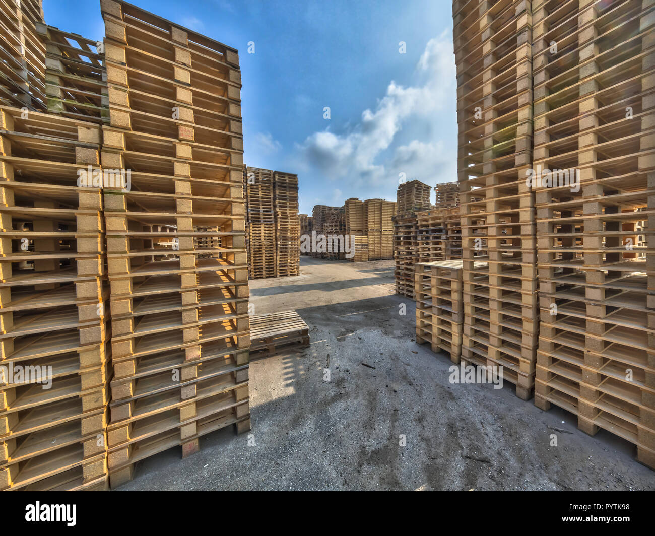 Cargo pallets hires stock photography and images Alamy