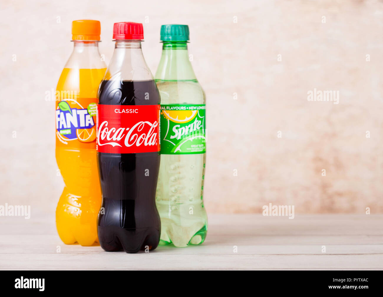 コカ・コーラ　ビニール製のれん　FANTA　Sprite　旗　暖簾 Stuttgart, Germany - August 29, 2021: Coca Cola Coca-Cola Fa