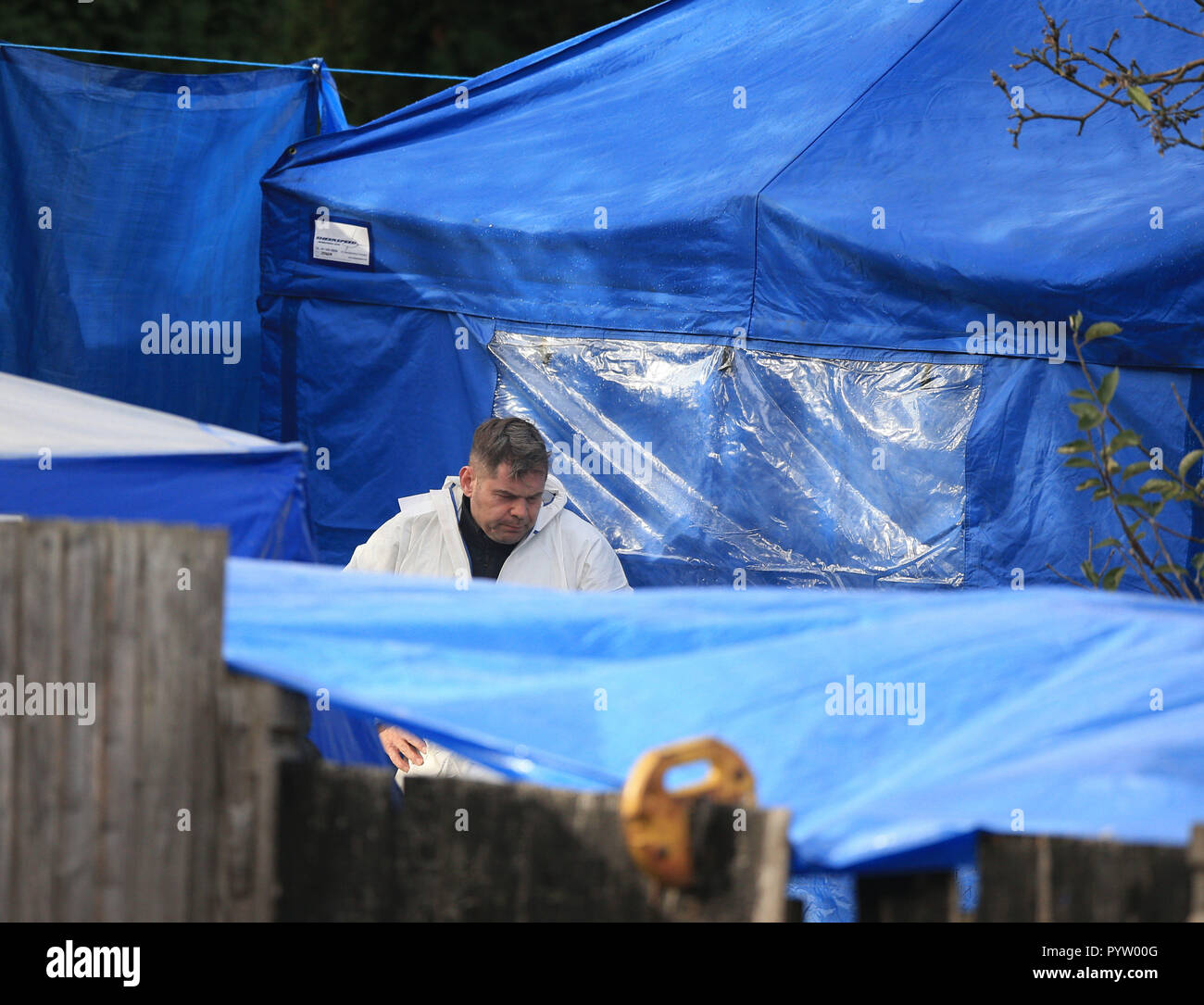 Police forensics tents in a back garden on Shipton Road in Sutton Coldfield, West Midlands where they have begun a search for the body of Suzy Lamplugh who went missing in 1986. Stock Photo