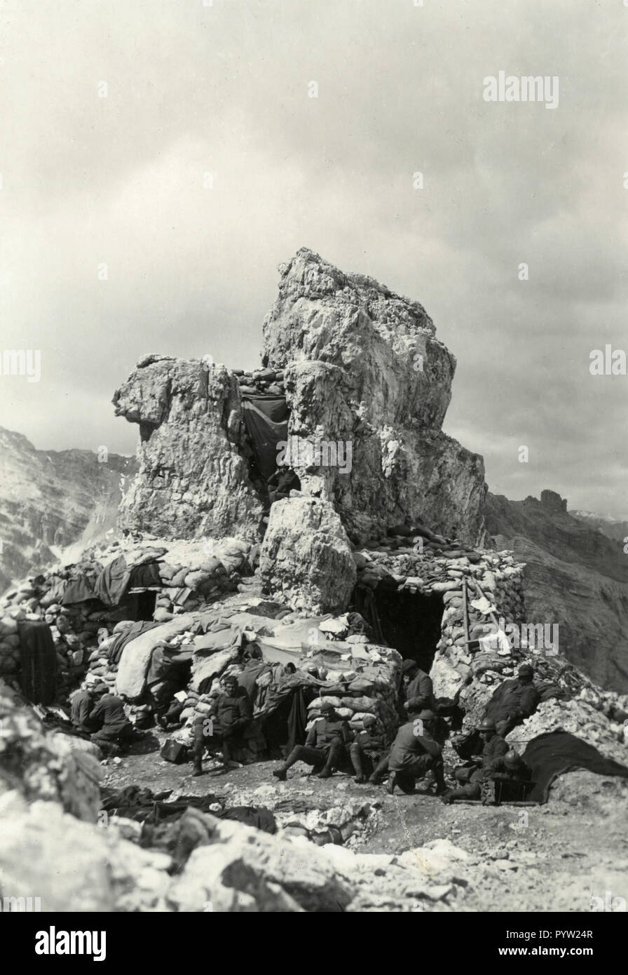 Italian Army soldiers at Tre Dita Tofane mountain, Dolomites, Italy 1940s Stock Photo