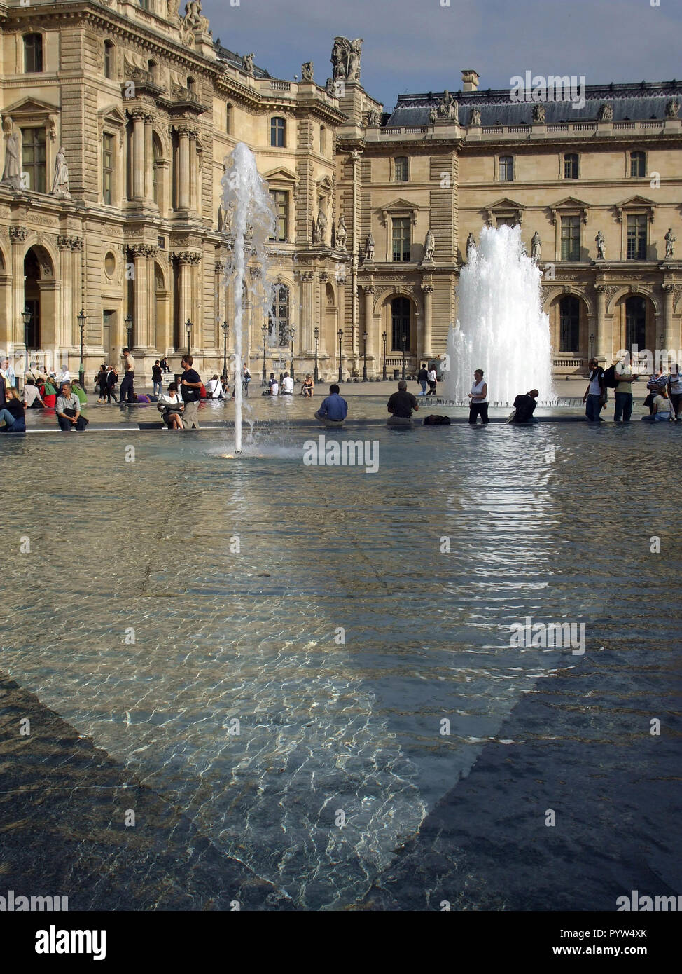 Louvre art gallery museum hi-res stock photography and images - Alamy