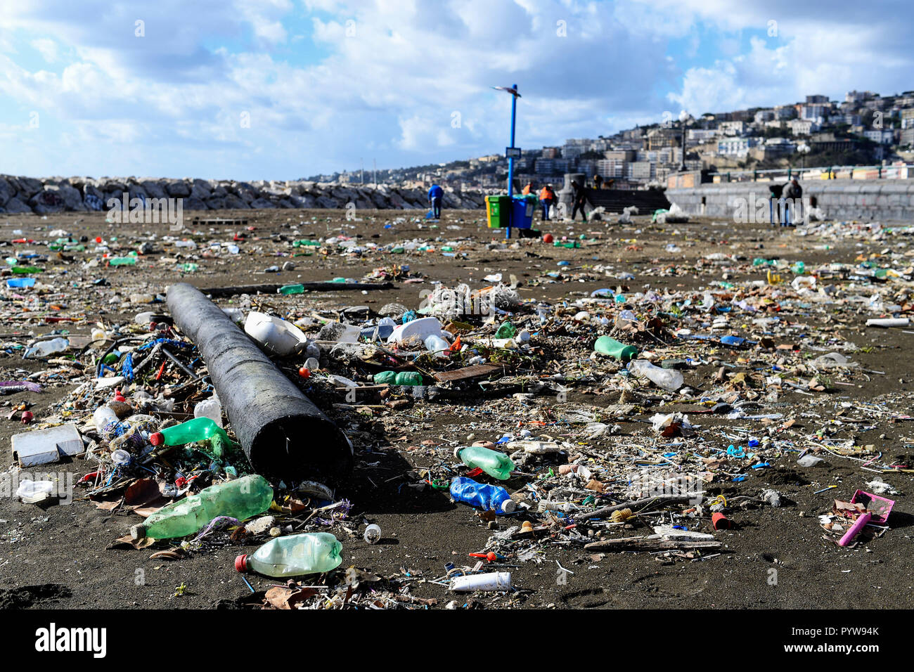 naples-italy-30th-october-2018-naples-beach-of-the-diaz-roundabout-this-morning-after-the-storm-filled-with-bottles-and-plastic-objects-30102018-naples-italy-credit-independent-photo-agency-srlalamy-live-news-PYW94K.jpg