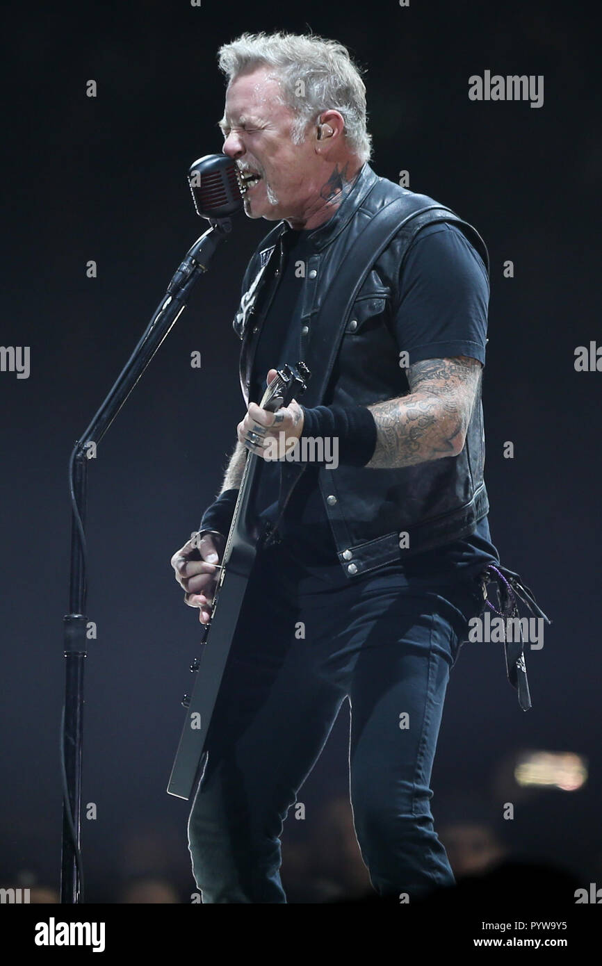 Albany, New York, USA. 29th October, 2018. James Hetfield of Metallica performs in concert at Times Union Center on October 29, 2018 in Albany, New York. Credit: Debby Wong/Alamy Live News Stock Photo
