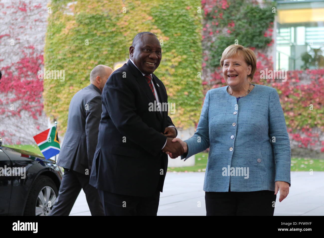 Berlin, Germany. 30th October, 2018. Chancellor Angela Merkel and Cyril Ramaphosa, President South Africa  at the reception in the courtyard of the Federal Chancellery.The meeting will take place within the framework of Compact with Africa. Credit: SAO Struck/Alamy Live News Stock Photo