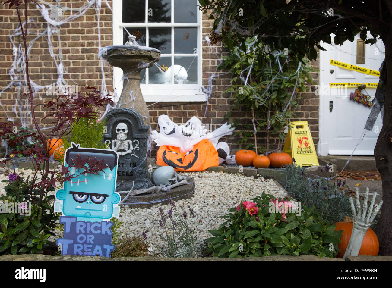 House festooned with decorations hires stock photography and images