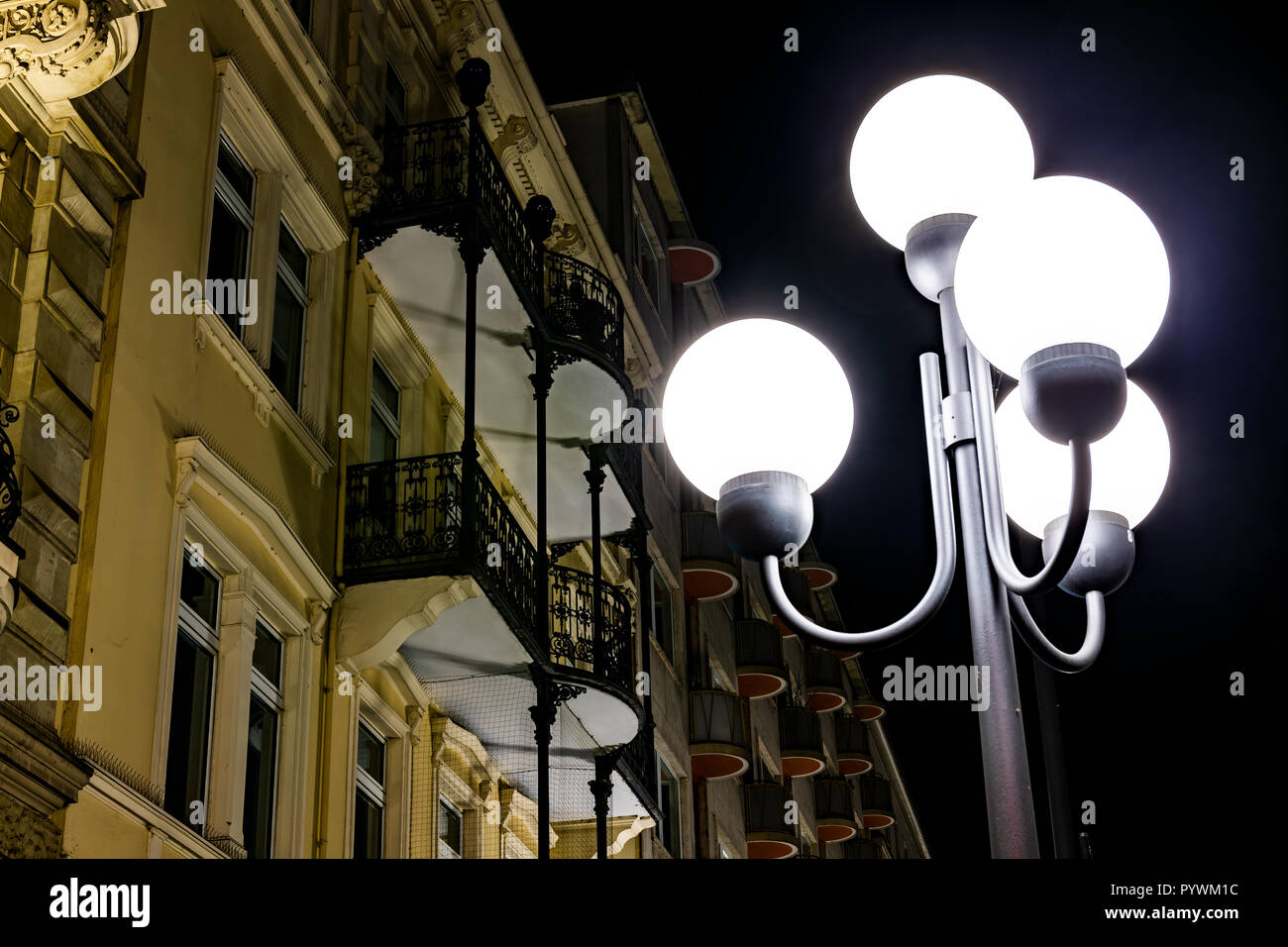 Street light in front of house online