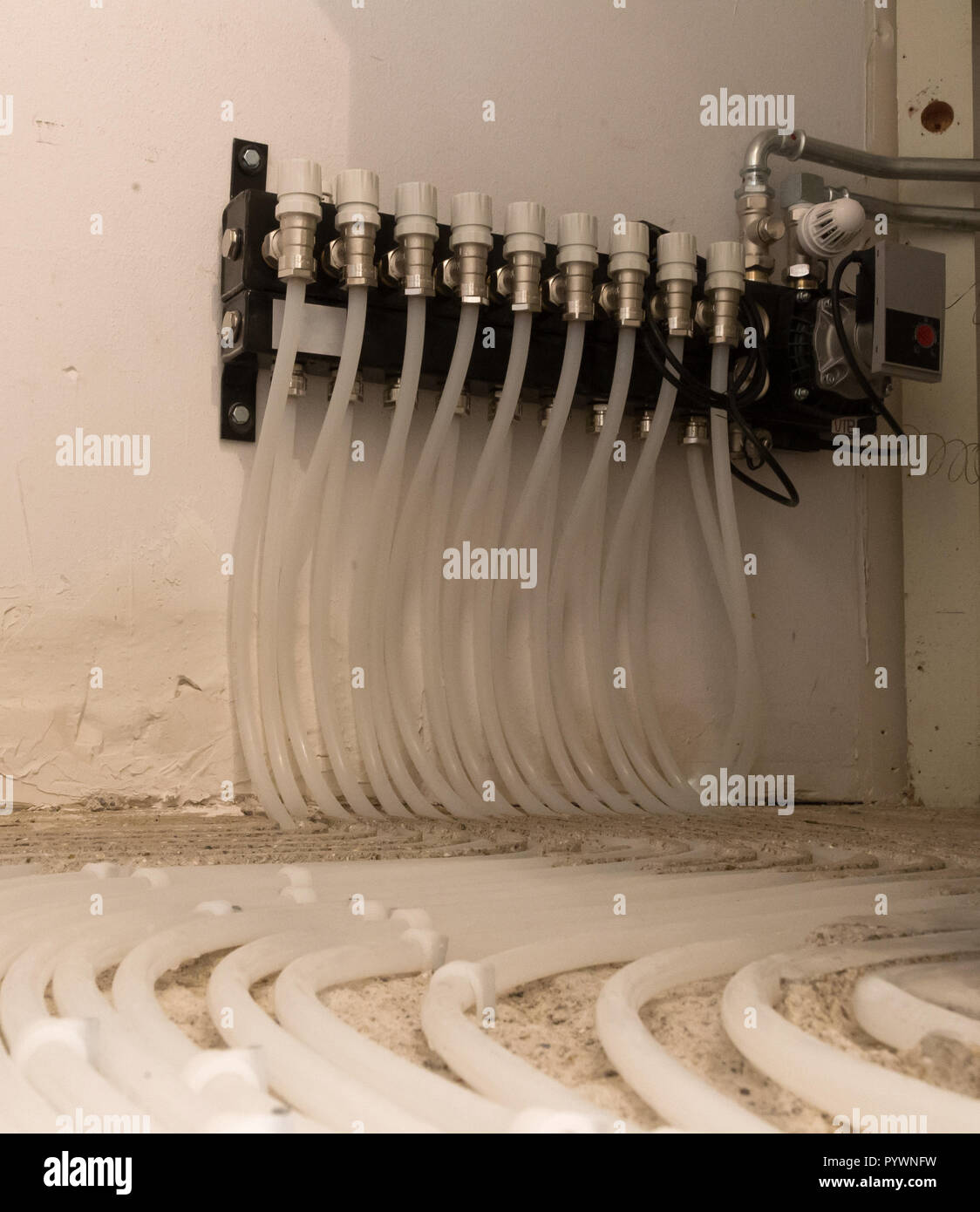 Heating control panel, installing underfloor heating in a dutch house