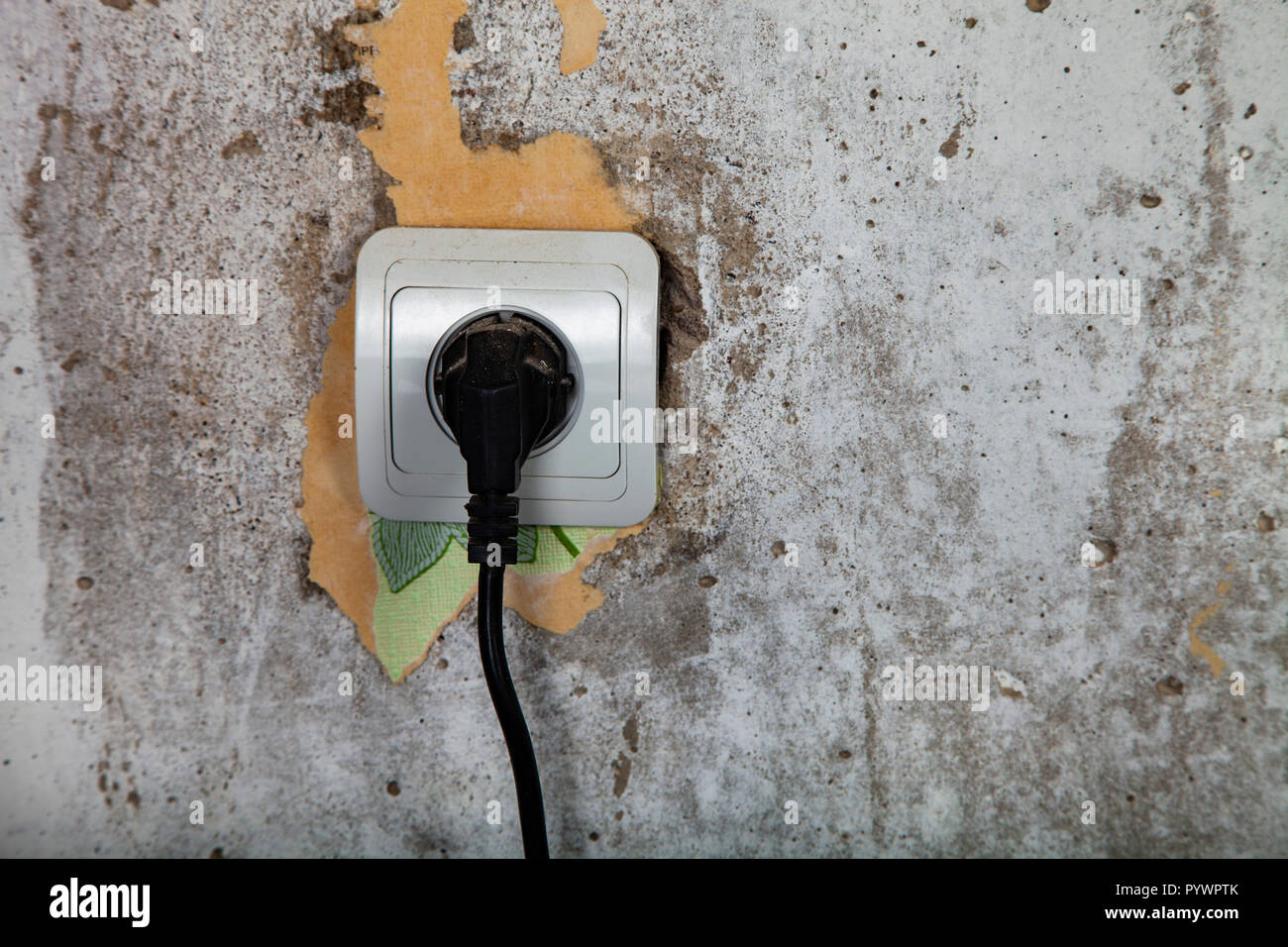 Wall socket repair hi-res stock photography and images - Alamy