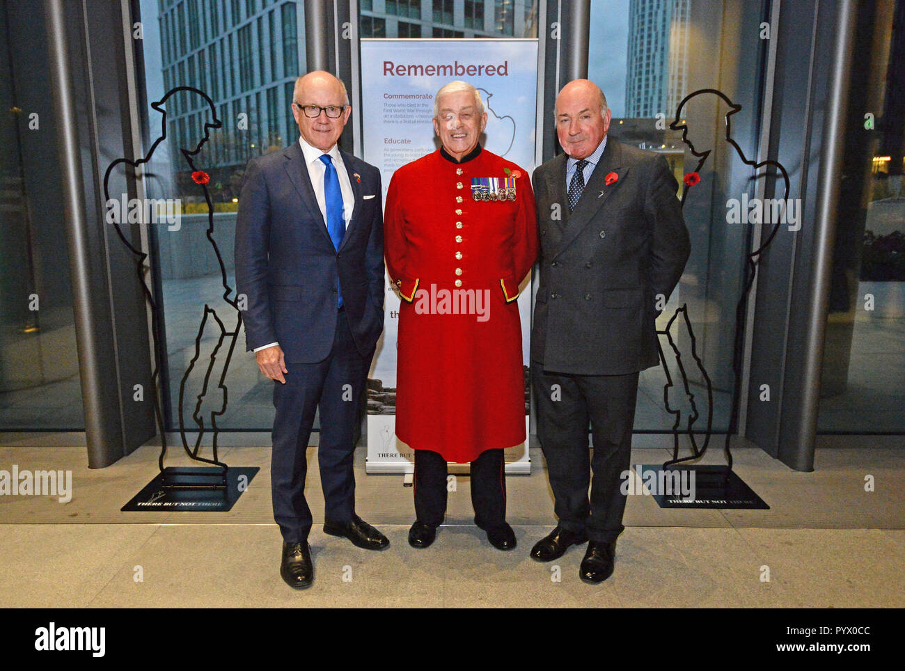 (left to right) US Ambassador to the UK Woody Johnson, Chelsea Pensioner Alan Collins, 81, and General Lord Dannatt during the unveiling of two six-foot Tommy statues, purchased from the There But Not There campaign to commemorate 100 years since the end of the First World War, at the US Embassy in London. Stock Photo