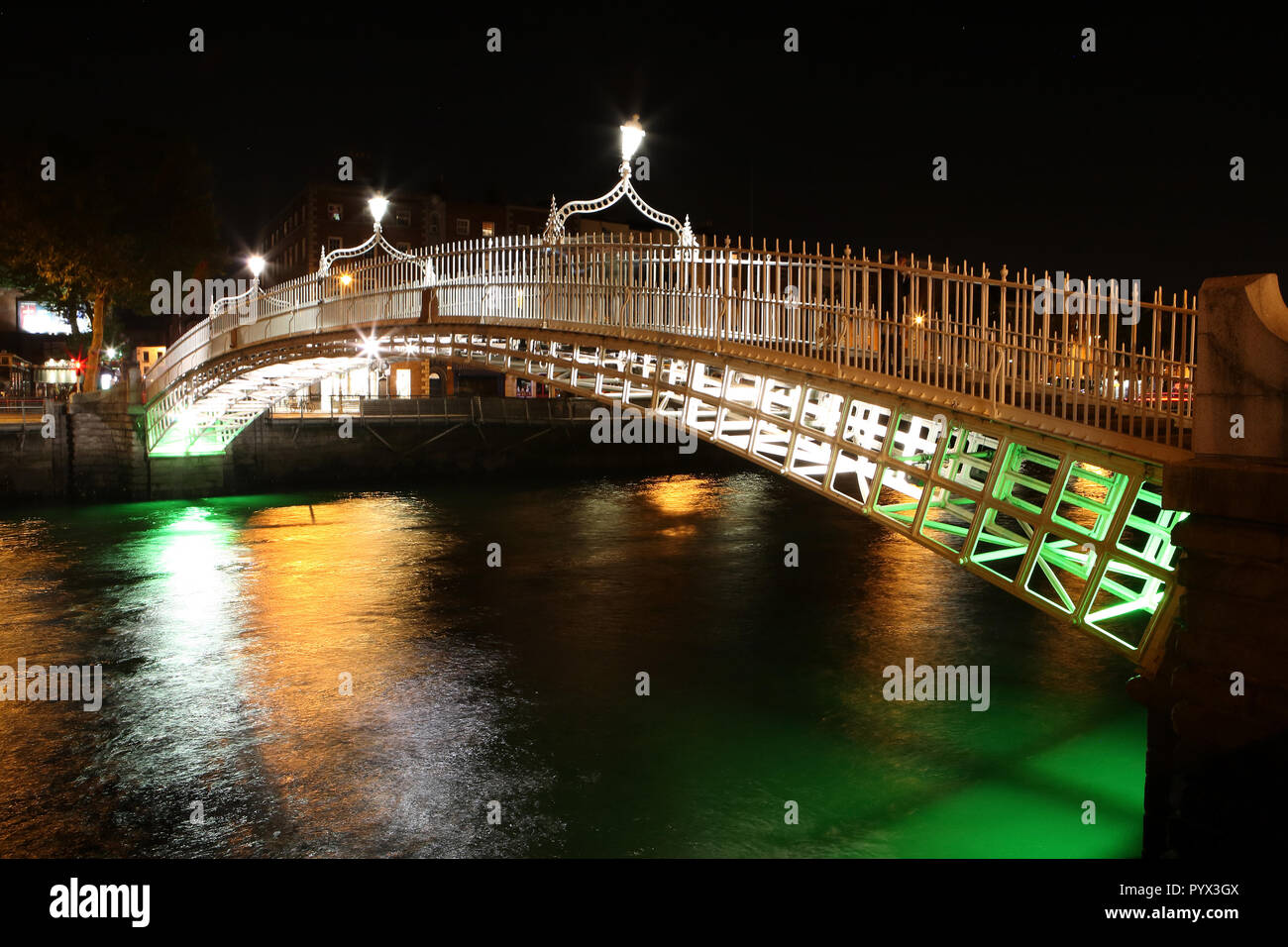 Ha penny bridge at night, temple bar area, Dublin Stock Photo