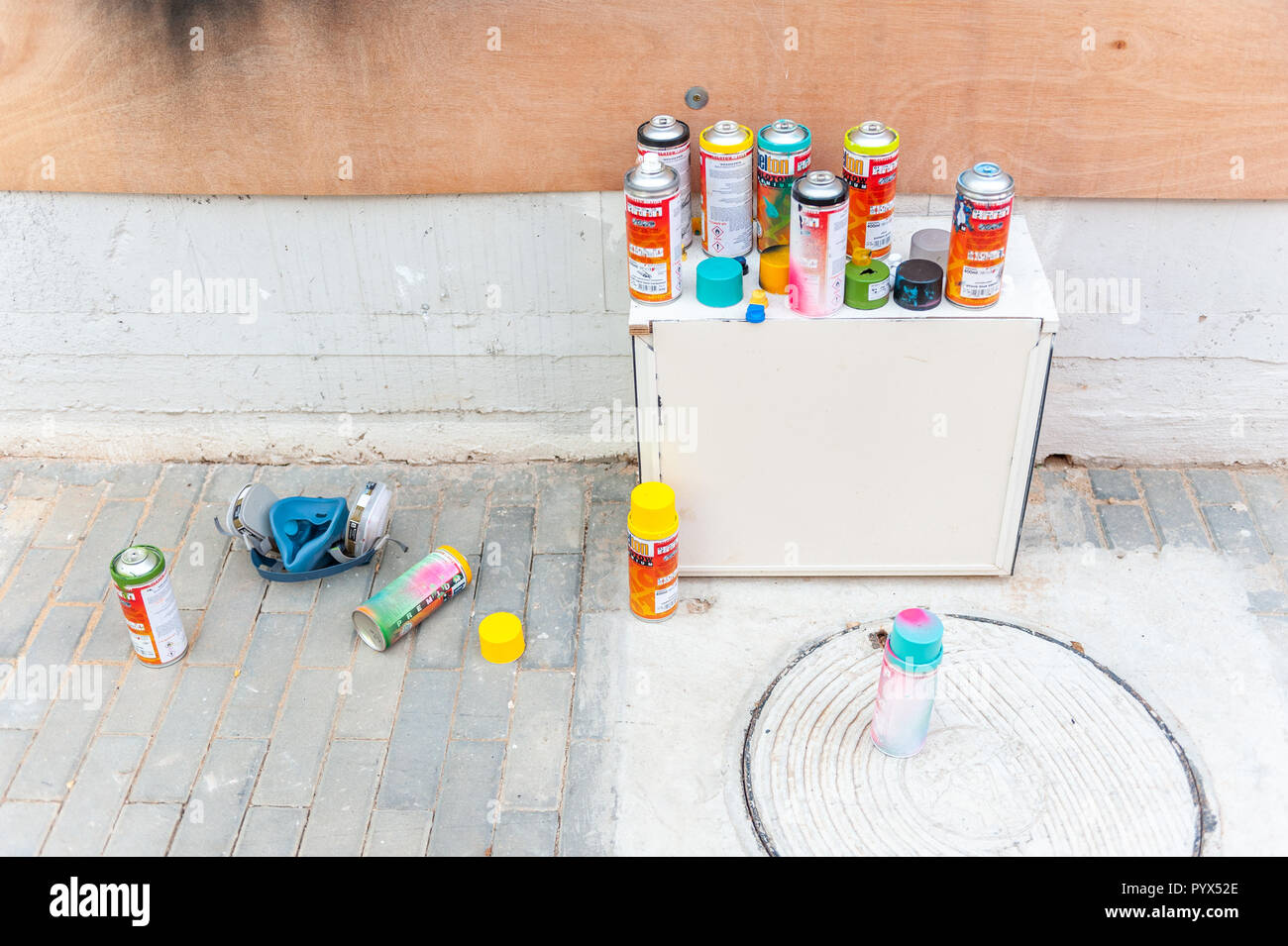 Spray paint cans used graffiti hi-res stock photography and images - Alamy