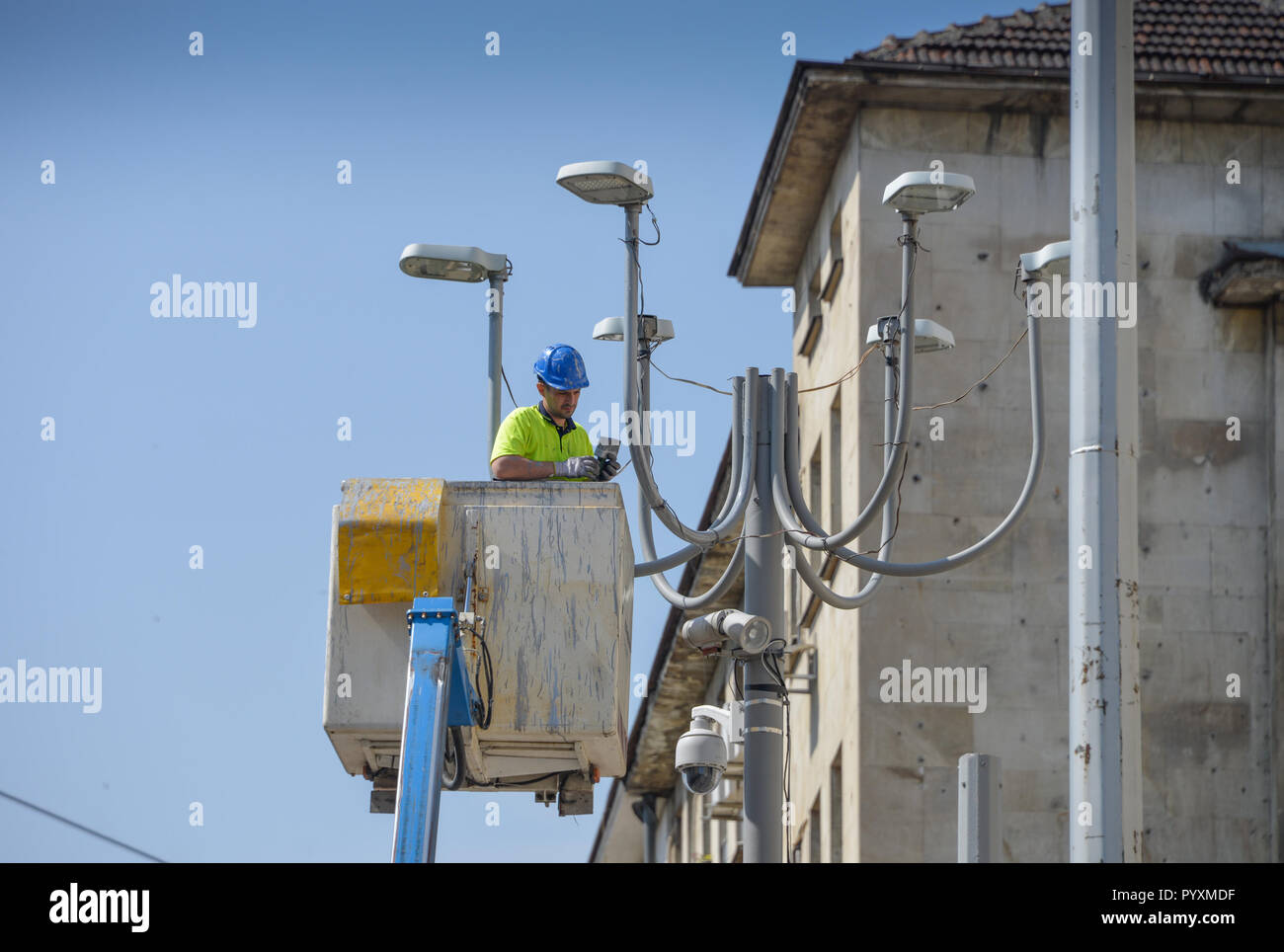Worker, street lamp, Sofia, Bulgaria, Arbeiter, Strassenlampe, Bulgarien  Stock Photo - Alamy