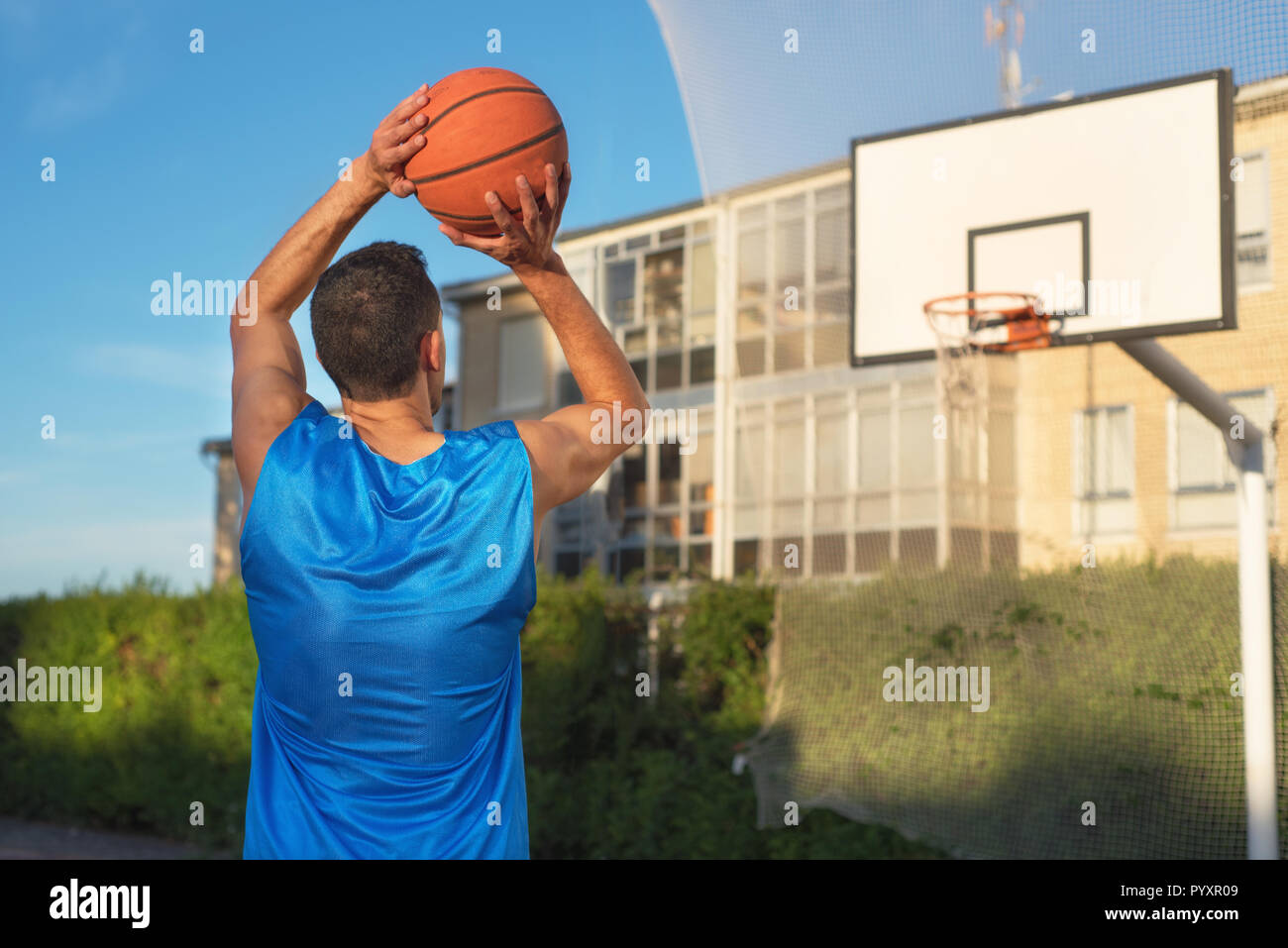 Basketball player in free throw Stock Photo Alamy