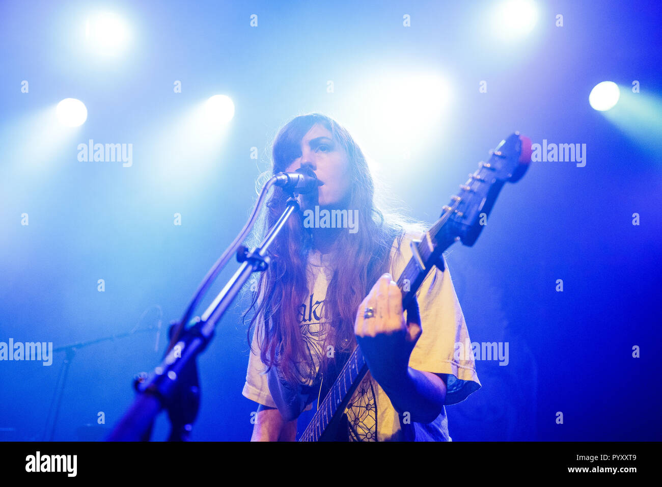 Denmark, Copenhagen - Ocotber 29, 2018. The American singer, musician and composer Emma Ruth Rundle performs a live concert at Hotel Cecil in Copenhagen. (Photo credit: Gonzales Photo - Peter Troest). Stock Photo