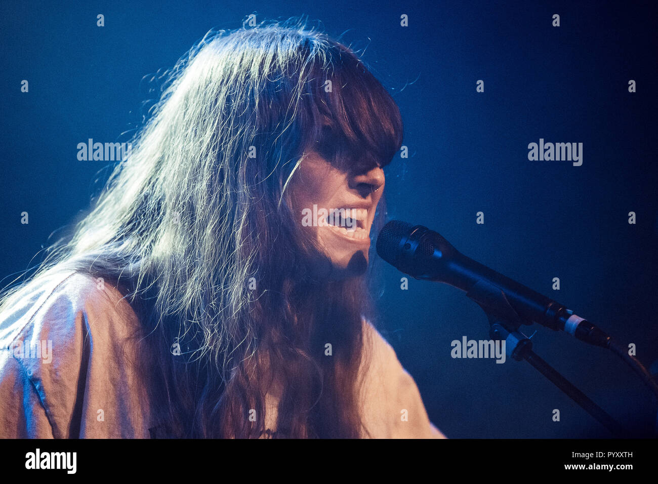 Denmark, Copenhagen - Ocotber 29, 2018. The American singer, musician and composer Emma Ruth Rundle performs a live concert at Hotel Cecil in Copenhagen. (Photo credit: Gonzales Photo - Peter Troest). Stock Photo