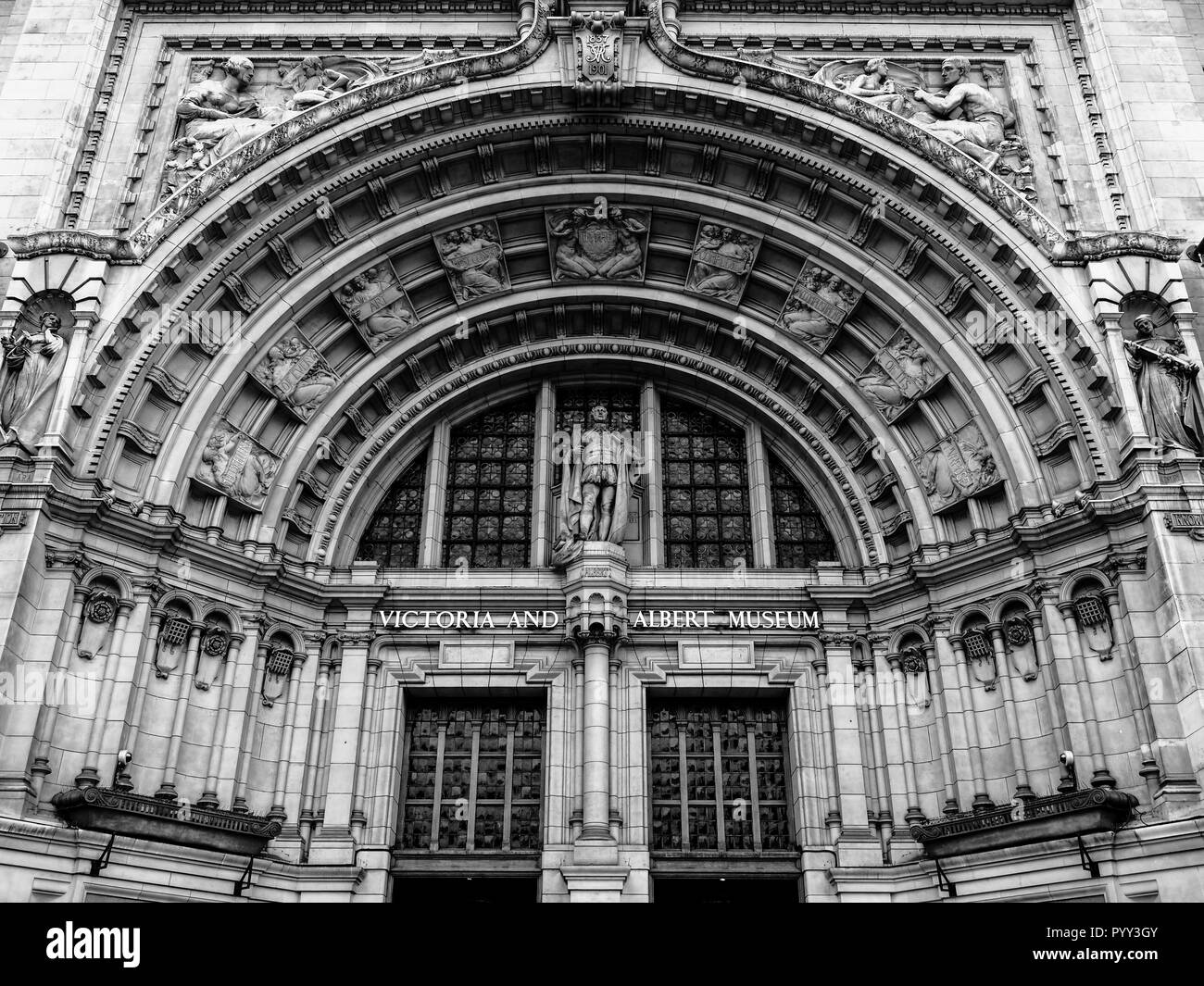 Entrance v a museum Black and White Stock Photos & Images - Alamy
