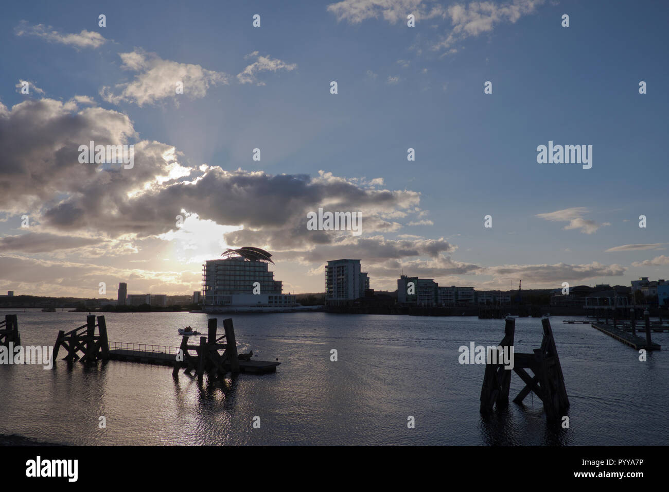 Cardiff bay boardwalk hires stock photography and images Alamy