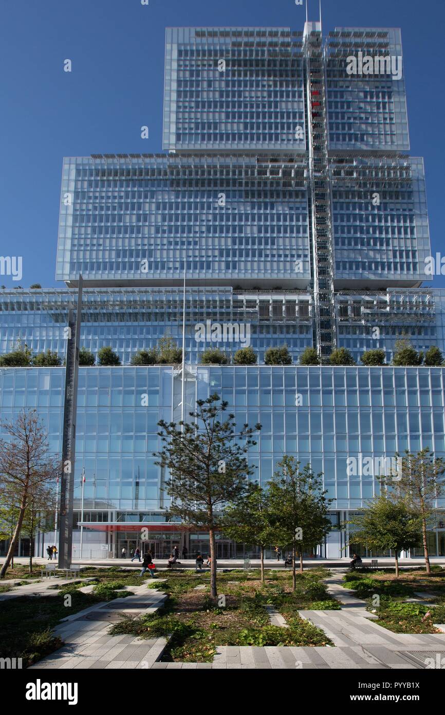 France Ile De France Paris 17th Arrondissement Paris The Batignolles Neighborhood Around The Martin Luther King Park Ecodistrict The New Palais De Justice Renzo Piano Architect Tribunal De Paris Stock Photo