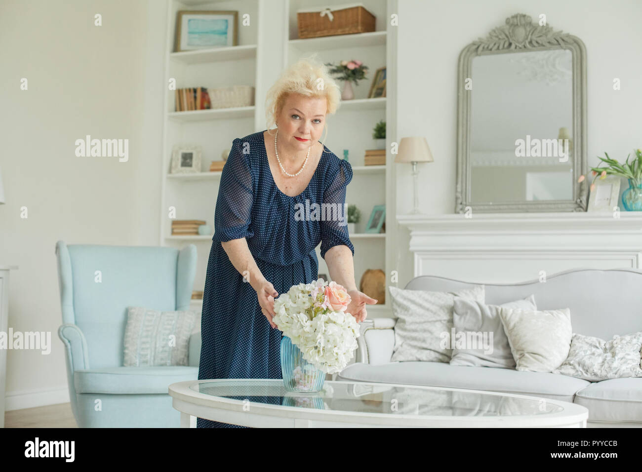 Portrait older woman hi-res stock photography and images - Alamy