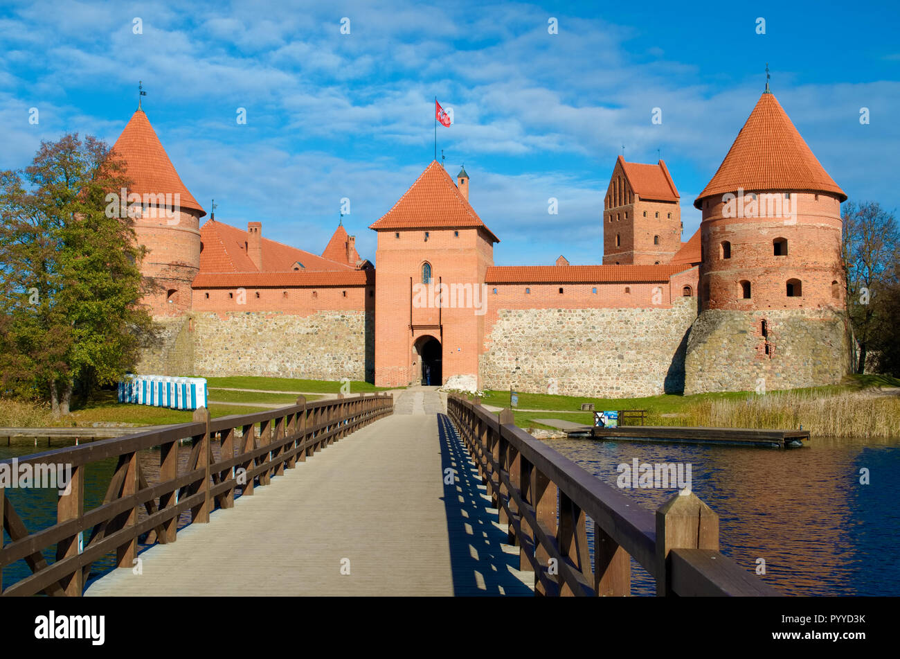 Medieval castle of Trakai, Vilnius, Lithuania, Eastern Europe, located  between beautiful lakes and nature with wooden bridge Stock Photo - Alamy