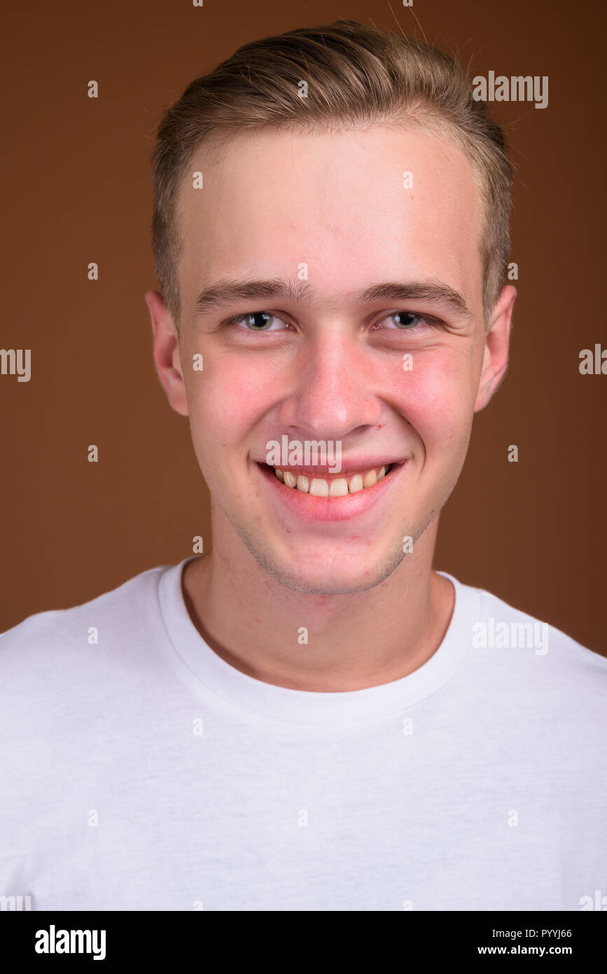 Teenager face portrait smiling hi-res stock photography and images - Alamy