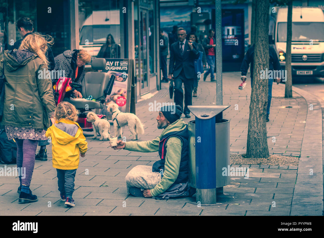 men is asking for spare change Stock Photo - Alamy