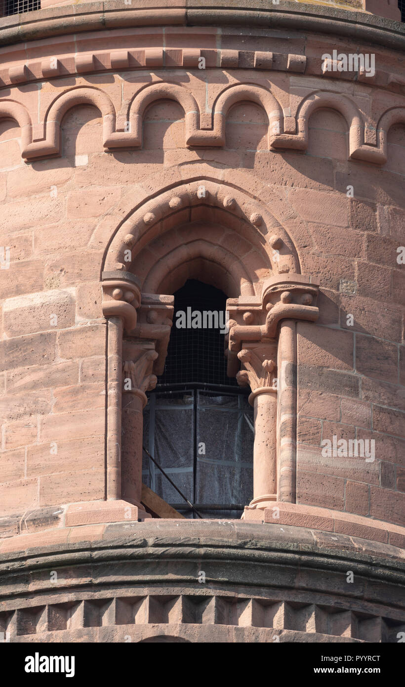 Worms, Dom St. Peter, Südostturm, Detail Fenster Stock Photo