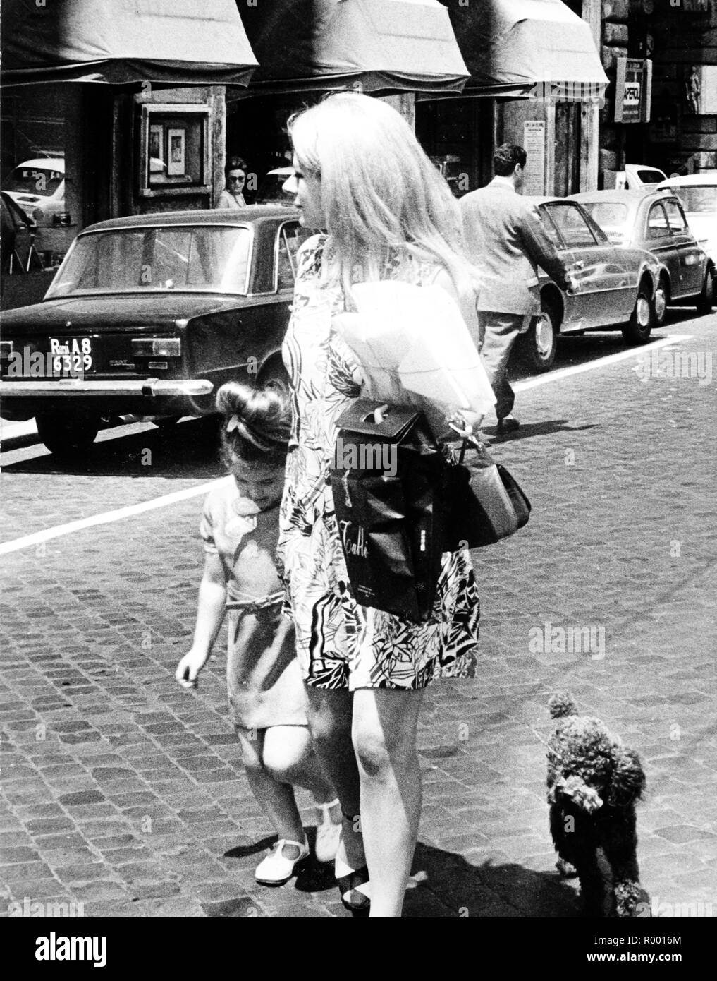 sandra milo with daughter deborah, 1968 Stock Photo