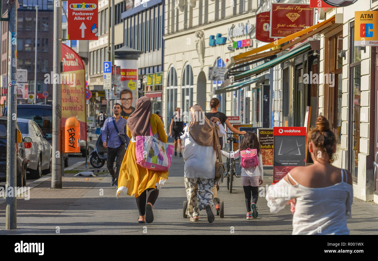 Street scene, Badstrasse, mineral spring, middle, Berlin, Germany, Straßenszene, Gesundbrunnen, Mitte, Deutschland Stock Photo